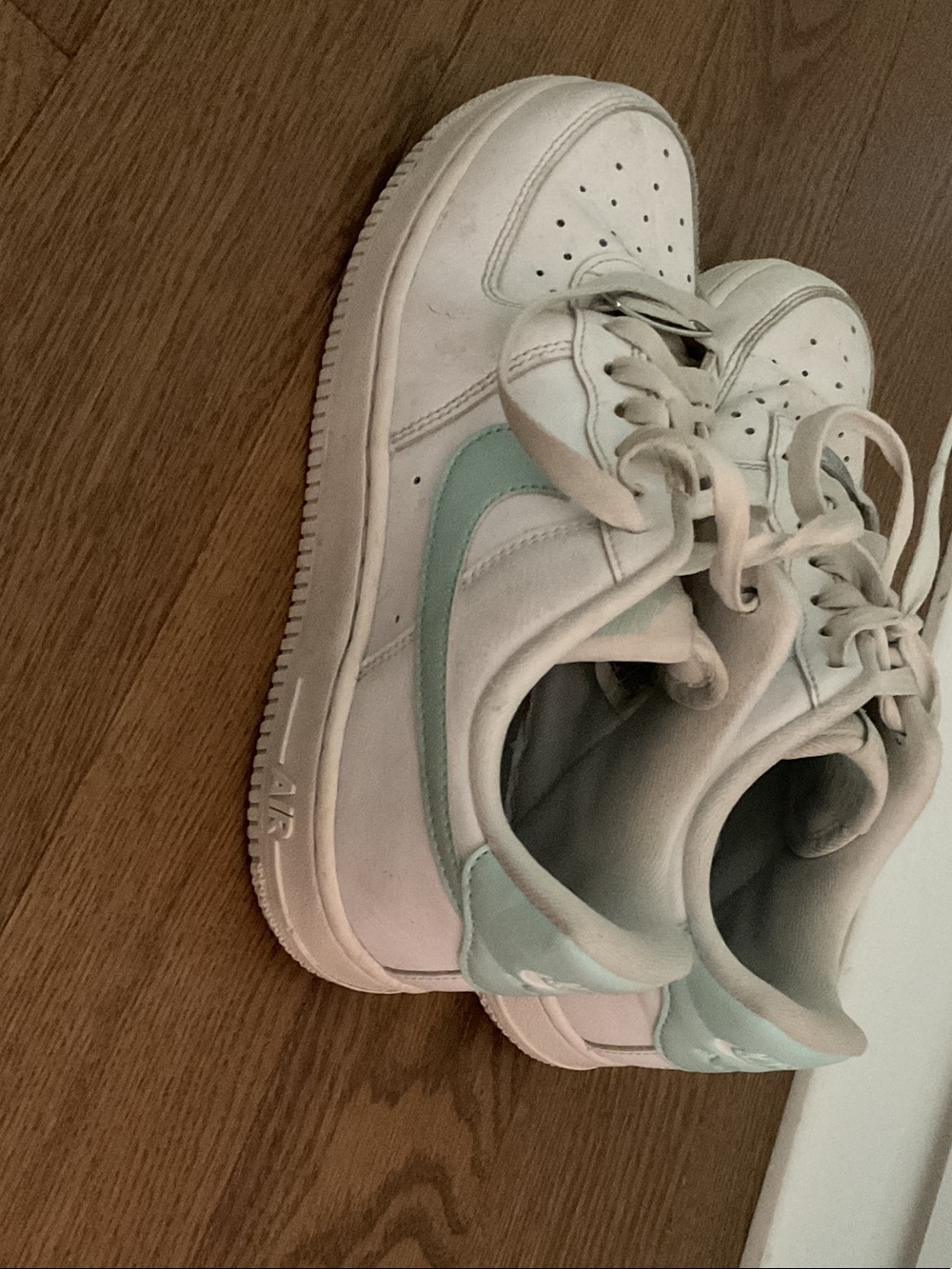 NIKE women’s 6.5 worn shoes